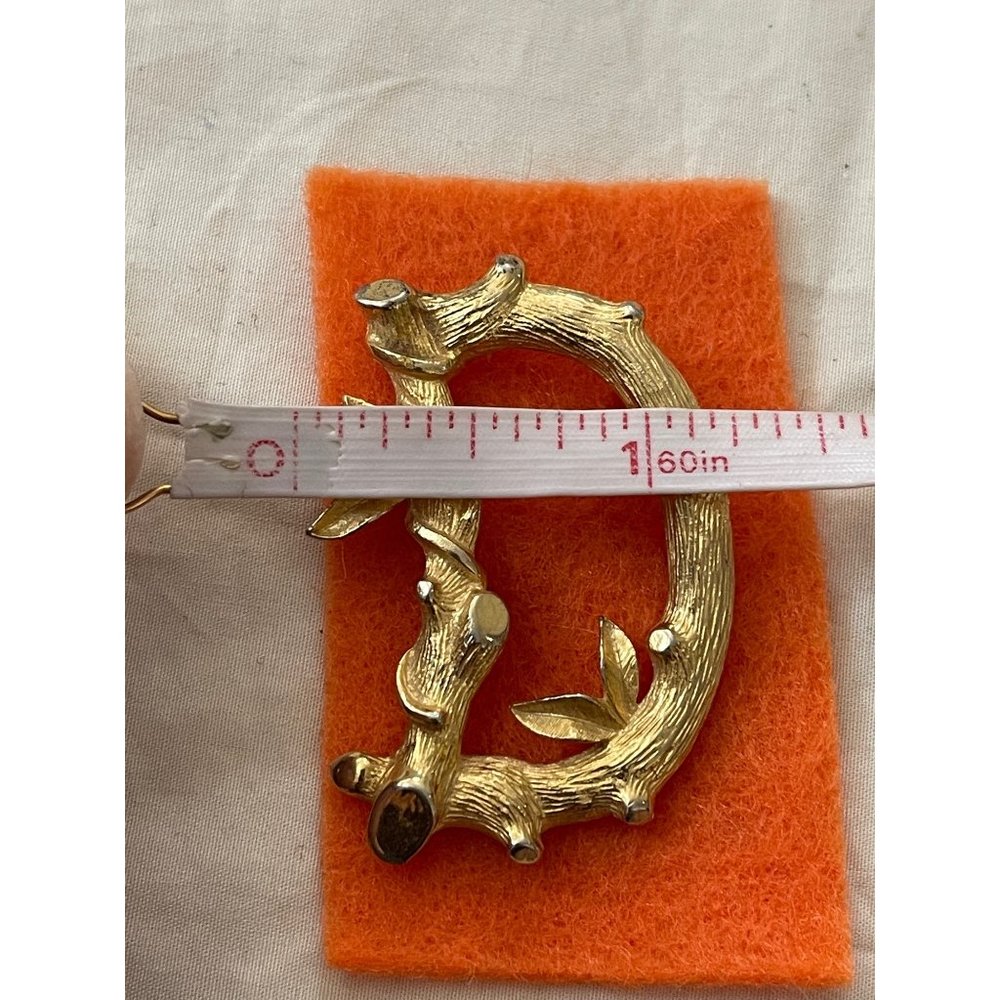 Sarah Coventry Vintage "D" Branches with leaves Design Brushed Gold Tone Brooch - Picture 12 of 12